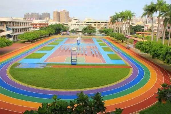 小區公園萝莉社在线播放地麵